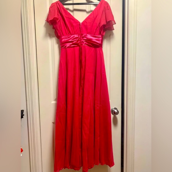 Pink dress - Picture 3 of 3